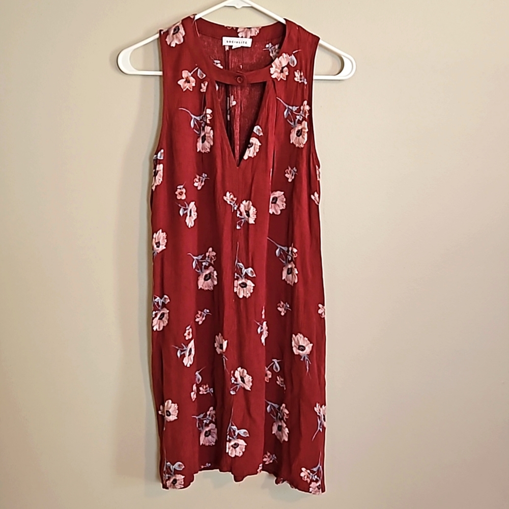Mini dress with vneck and colar with button